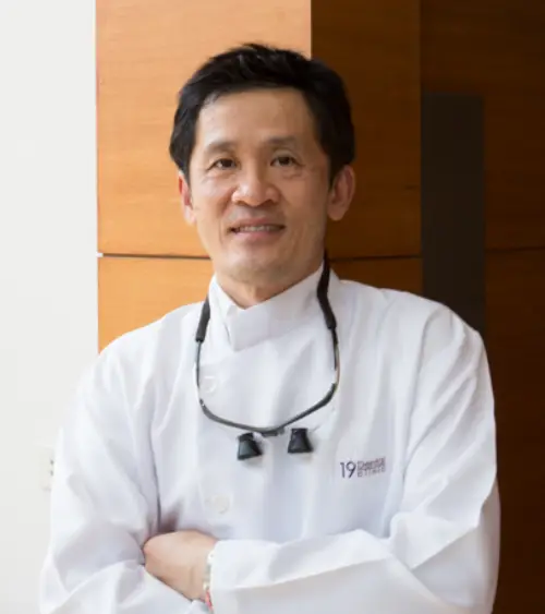 Dr. Dusit Roongruangyot - Senior Dentist at HeySmile Dental Clinic Bangkok