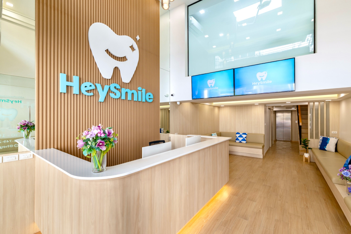 Modern treatment room at HeySmile Dentist Clinic Bangkok